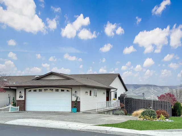 $329,900 | 937 Stewart Avenue, Unit B, Lewiston, ID 83501