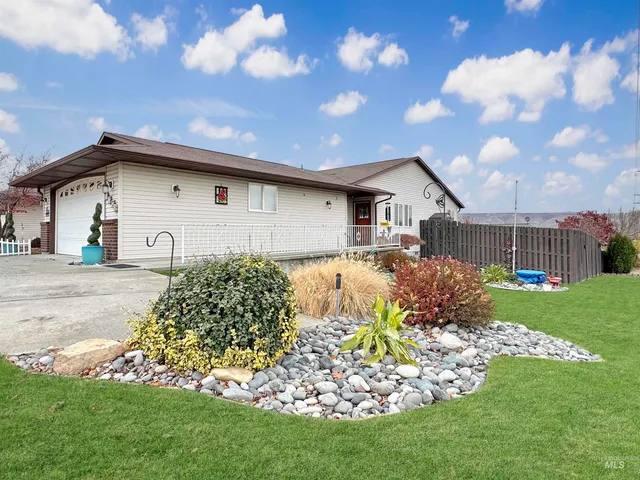 $329,900 | 937 Stewart Avenue, Unit B, Lewiston, ID 83501