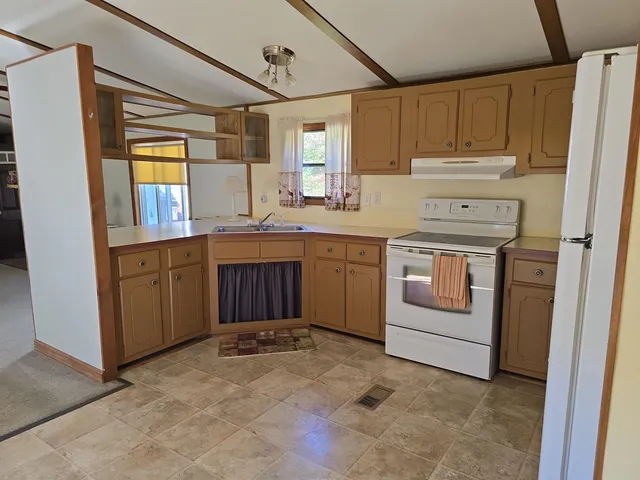 $2,000 | 500 North Main Street, Newport, NH 03773