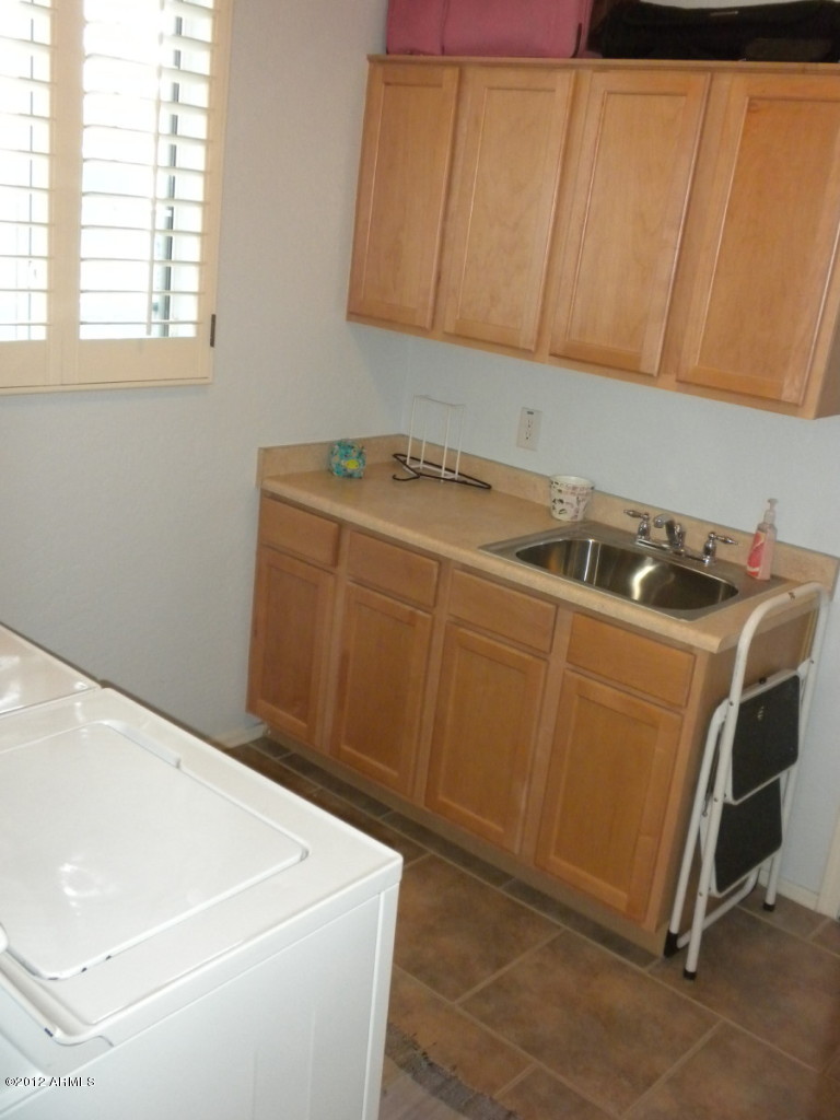 2033 West Maldonado Road Phoenix, AZ 85041 - Photo 17 of 31 Laundry