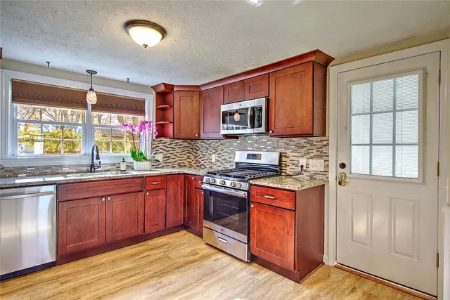 $399,000 | 31 Columbus Avenue, North Providence, RI 02911