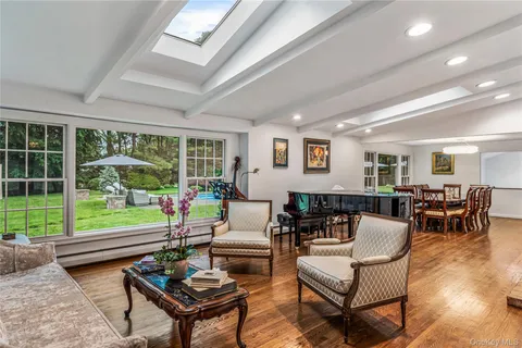 $2,598,000 | 19 Tappentown Lane, Glen Head, NY 11545