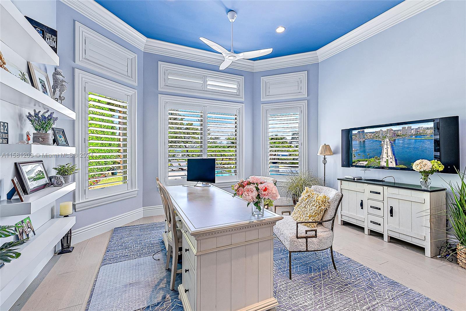 337 Old Jupiter Beach Road Jupiter, FL 33477 - Photo 12 of 40 Master Sitting Area / Office