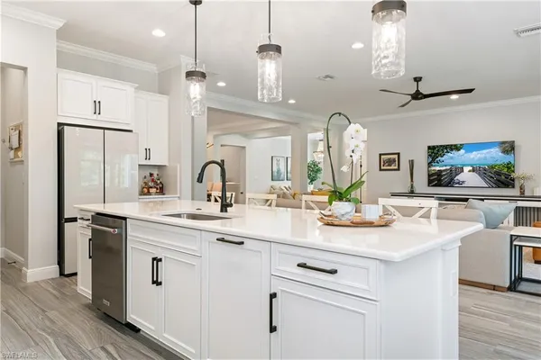 $1,750,000 | 3725 Helmsman Drive, Naples, FL 34120