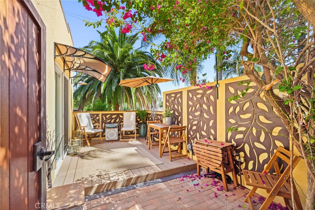 2258 Helios Drive Los Angeles, CA 90068 - Photo 14 of 27 a outdoor view with patio