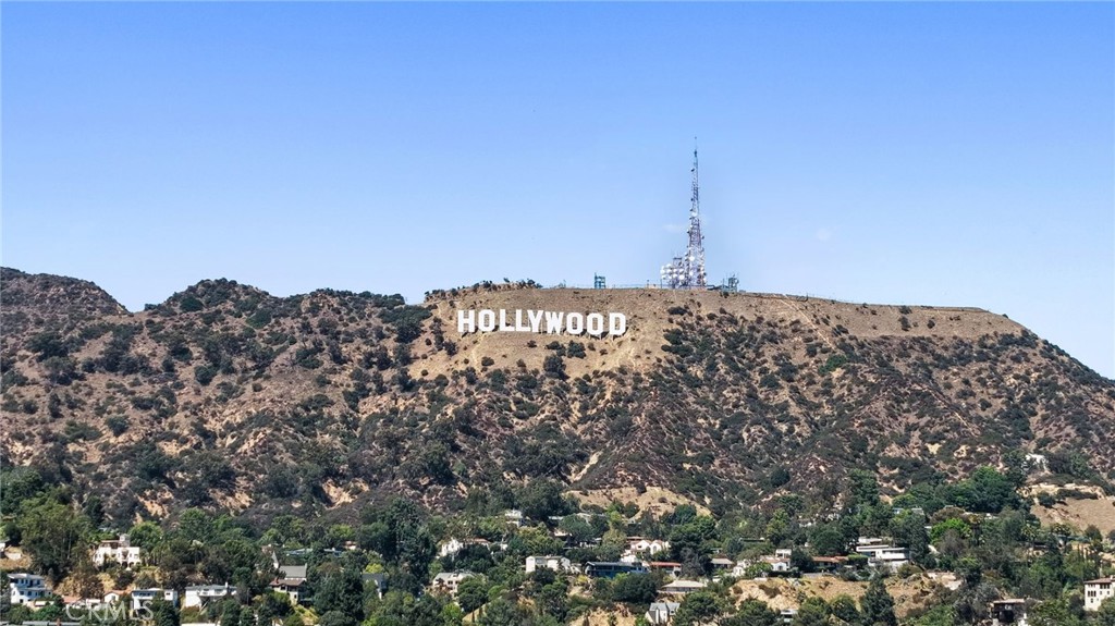 2258 Helios Drive Los Angeles, CA 90068 - Photo 23 of 27 a view of a large building