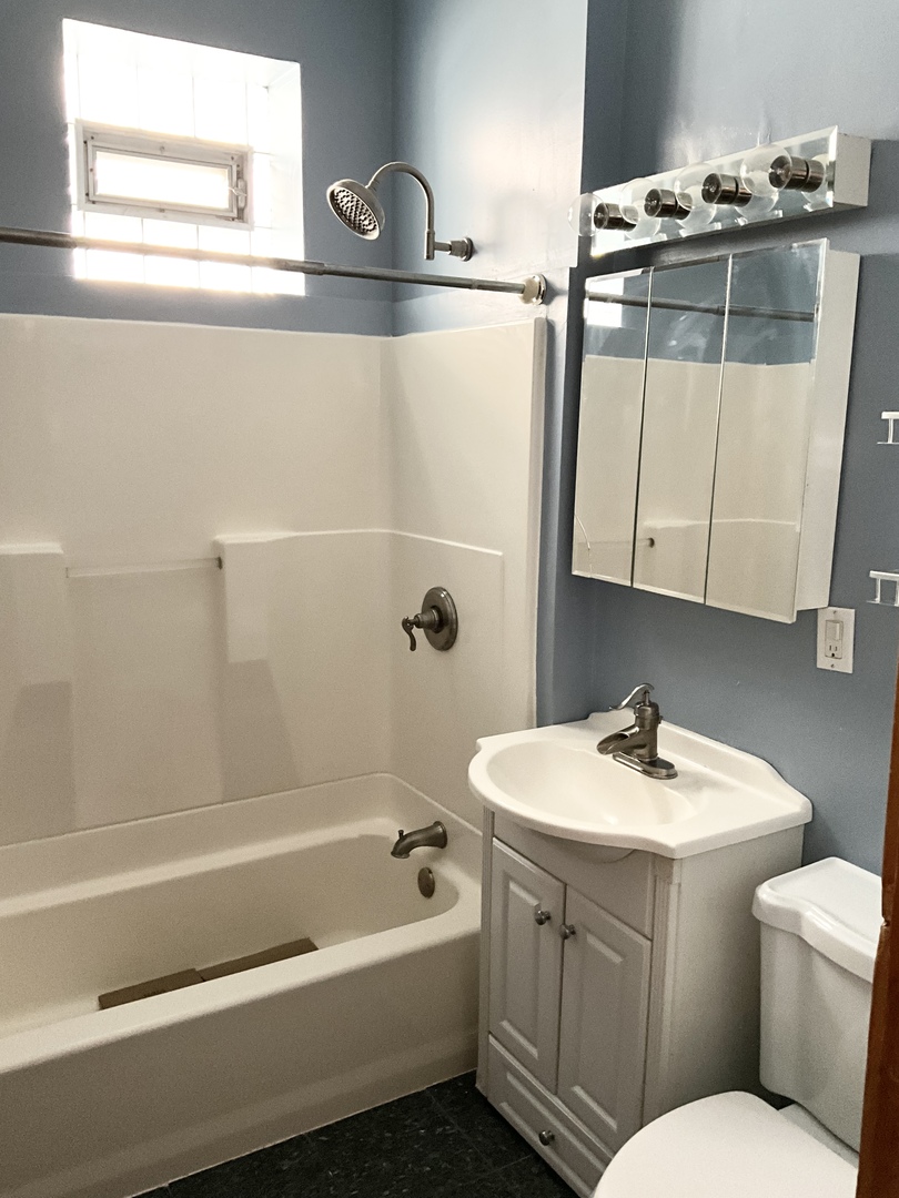 919 North Leavitt Street, Unit 2F Chicago, IL 60622 - Photo 16 of 18 a bathroom with a sink a toilet and bathtub