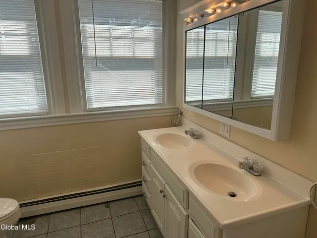 $1,600 | 575 Western Avenue, Unit 4, Albany, NY 12203