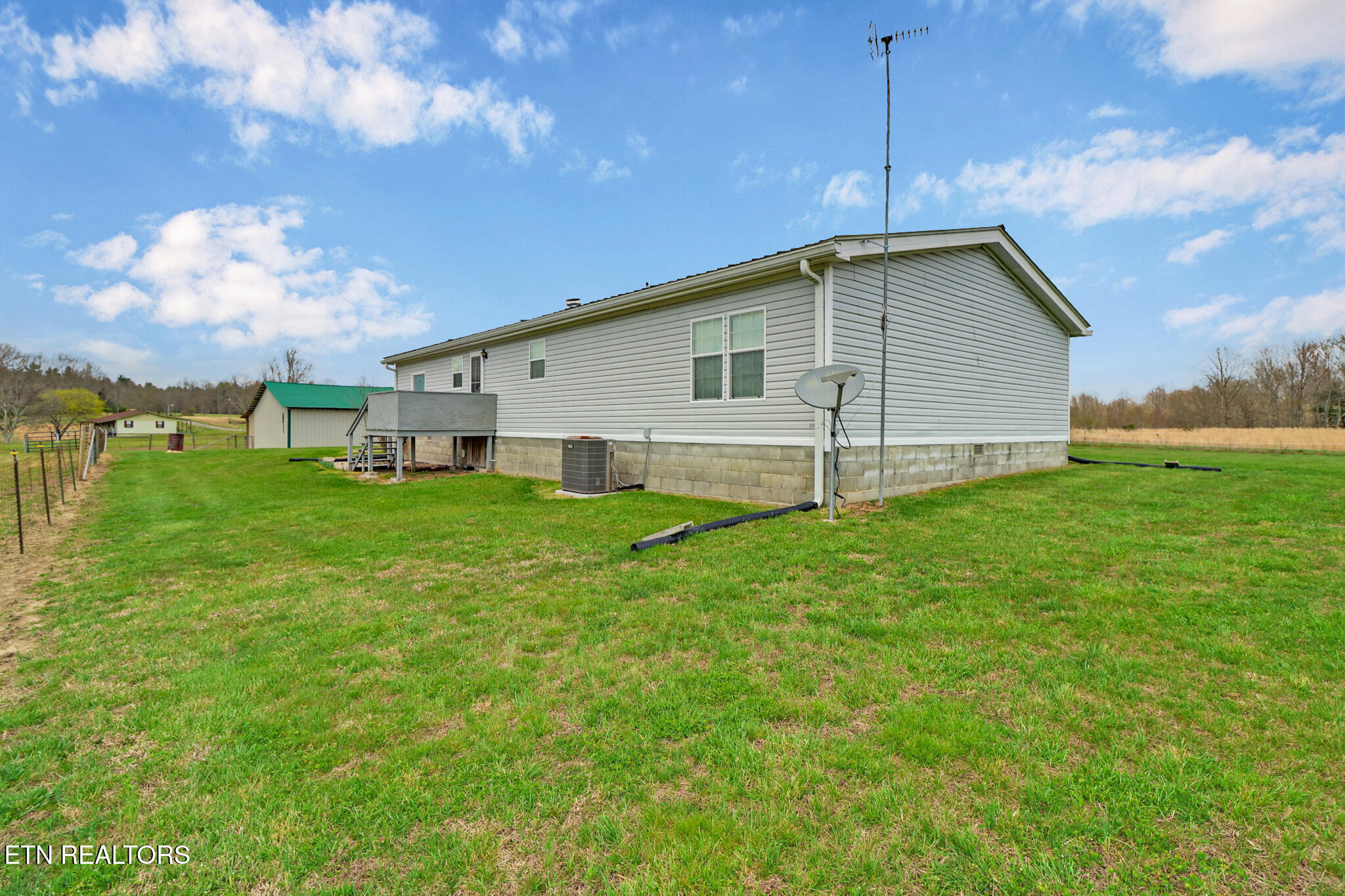 1978 Oloff Smith Road Allardt, TN 38504 - Photo 3 of 60 if1a6708-if1a6712
