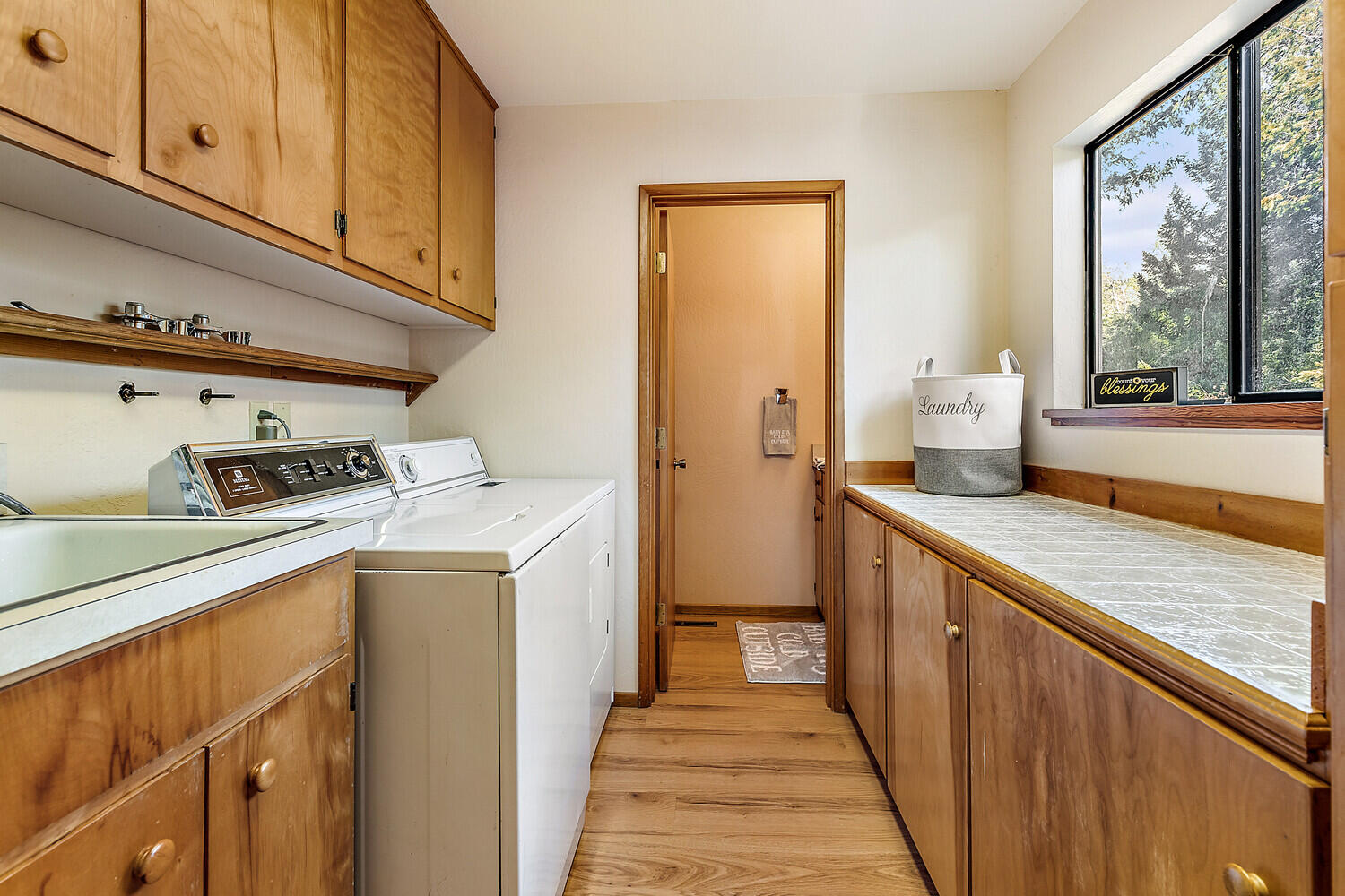 3580 East Fork Road Williams, OR 97544 - Photo 24 of 62 Laundry Room W/ Utility sink