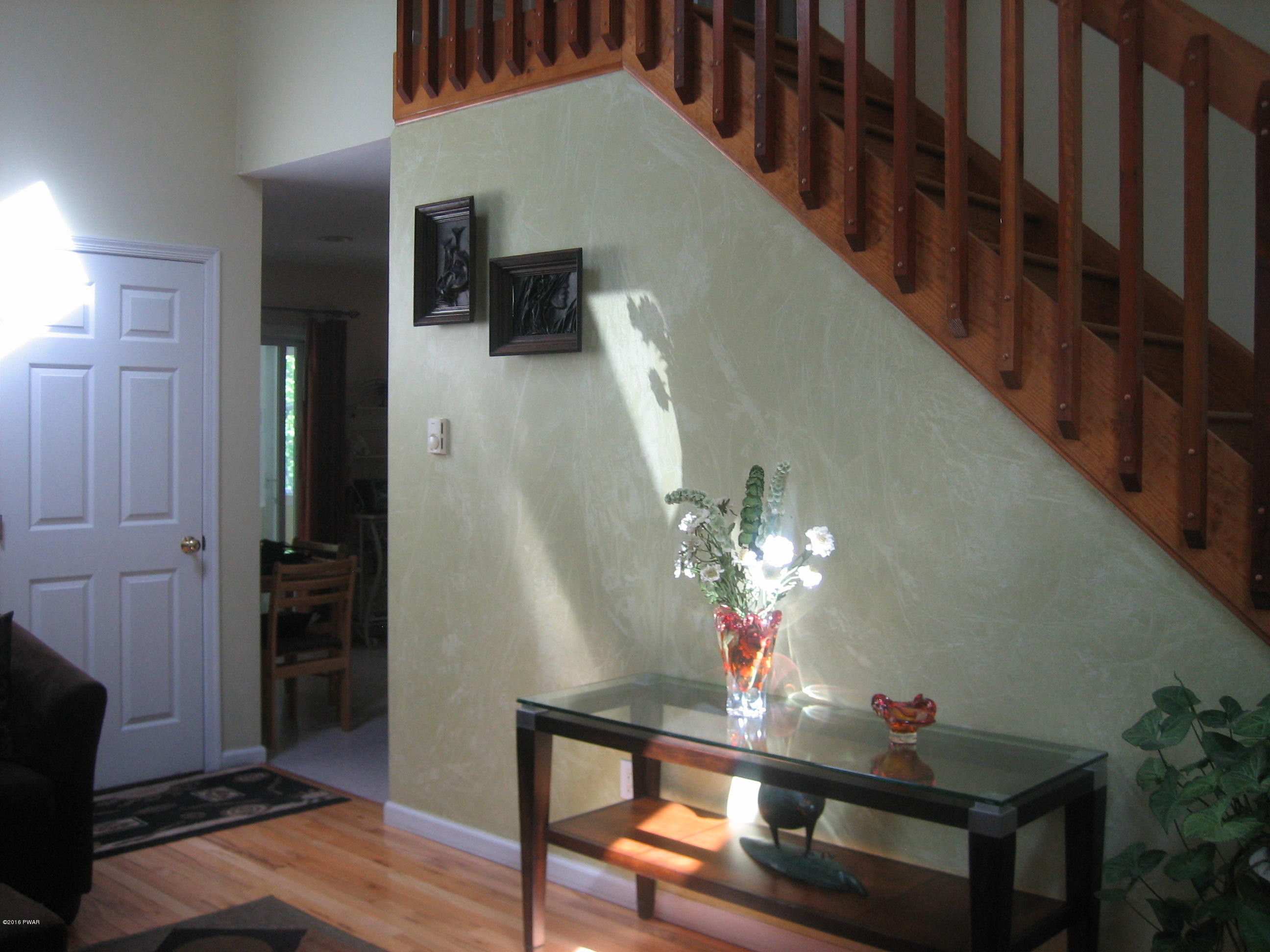 118 Autumn Road Dingmans Ferry, PA 18328 - Photo 4 of 37 Living Room