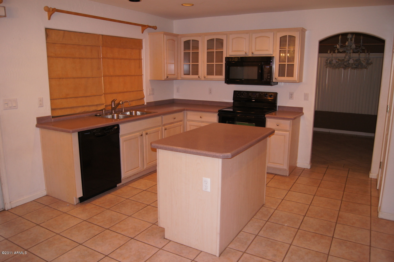 3633 East Utopia Road Phoenix, AZ 85050 - Photo 3 of 15 Kitchen 2