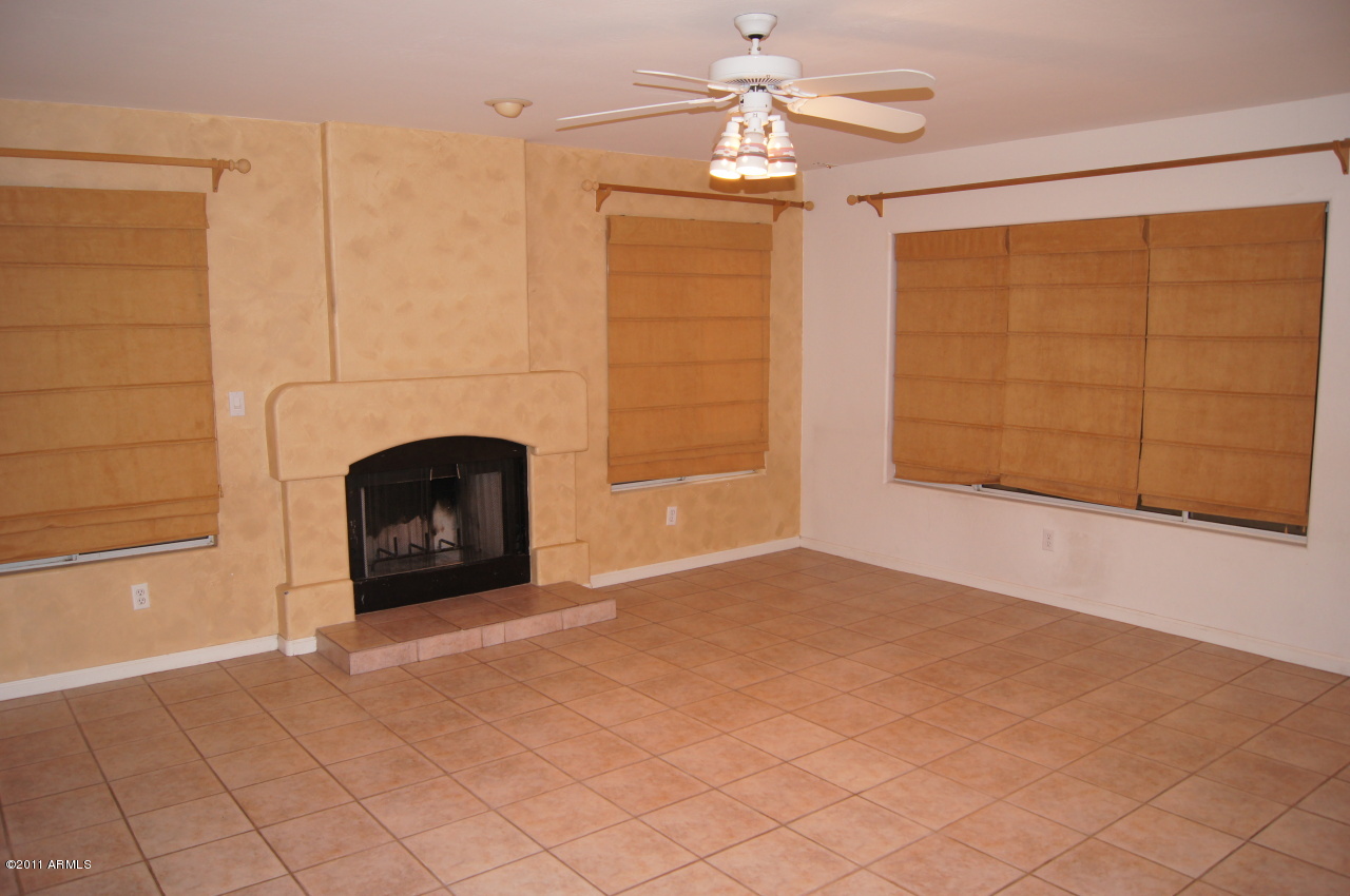 3633 East Utopia Road Phoenix, AZ 85050 - Photo 4 of 15 Family Room