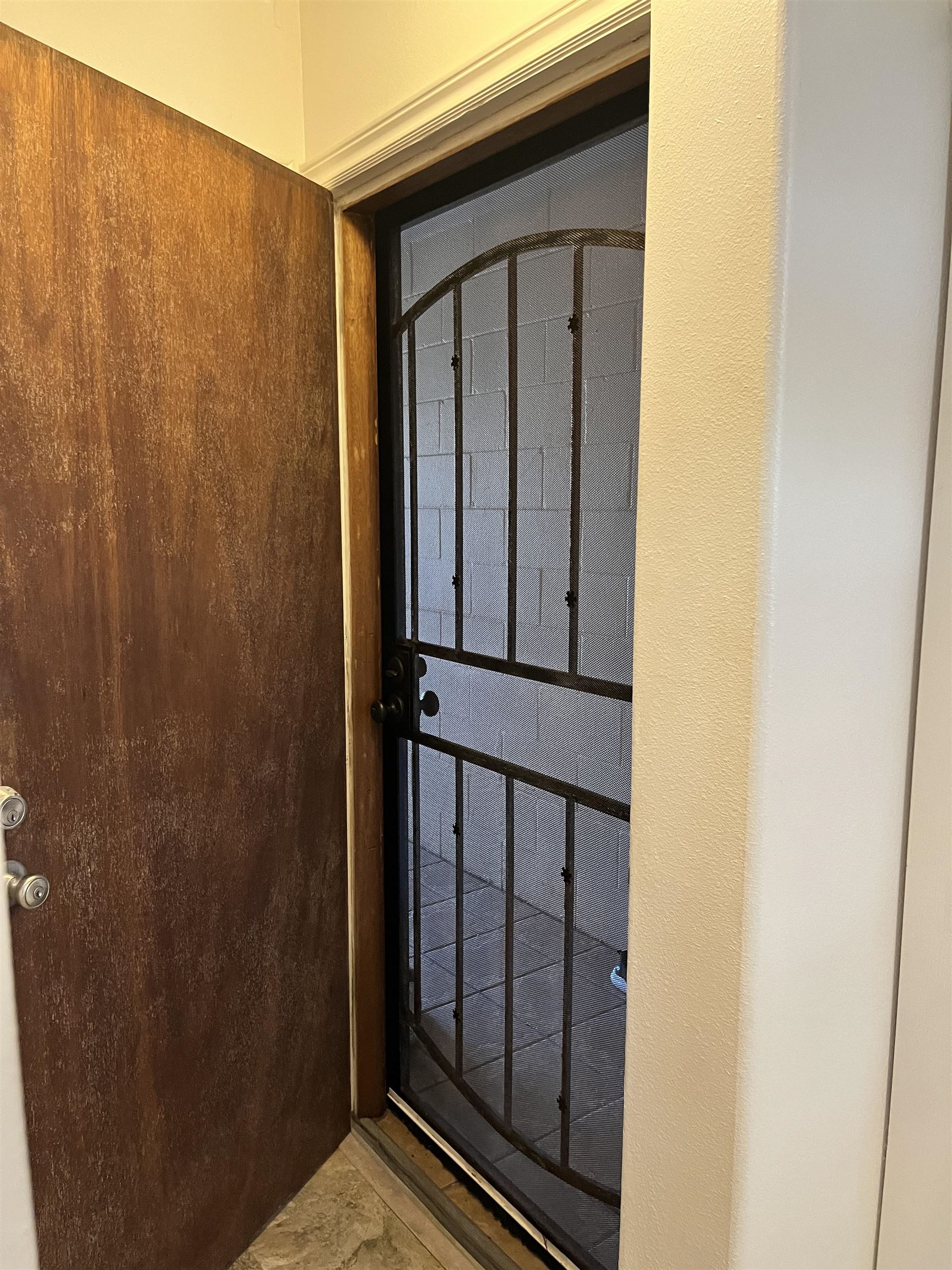 495 Liholiho Street, Unit 204 Wailuku, HI 96793 - Photo 29 of 42 a view of front door