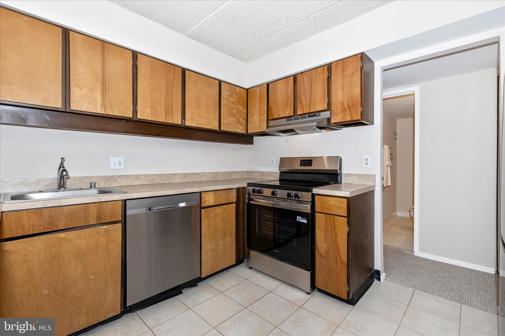 5713 Harpers Farm Road, Unit C Columbia, MD 21044 - Photo 17 of 42 New SS stove & range hood