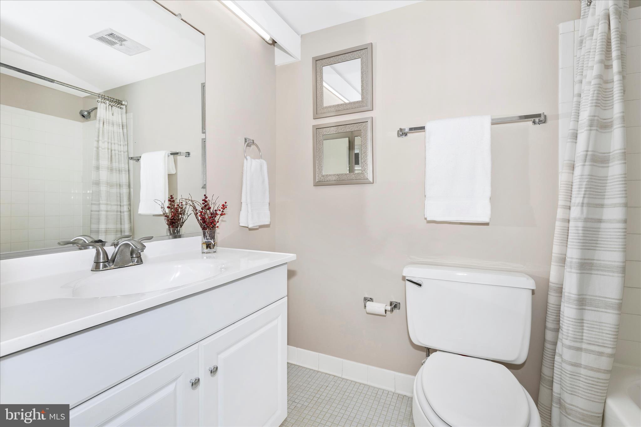 5713 Harpers Farm Road, Unit C Columbia, MD 21044 - Photo 27 of 42 Primary Bathroom