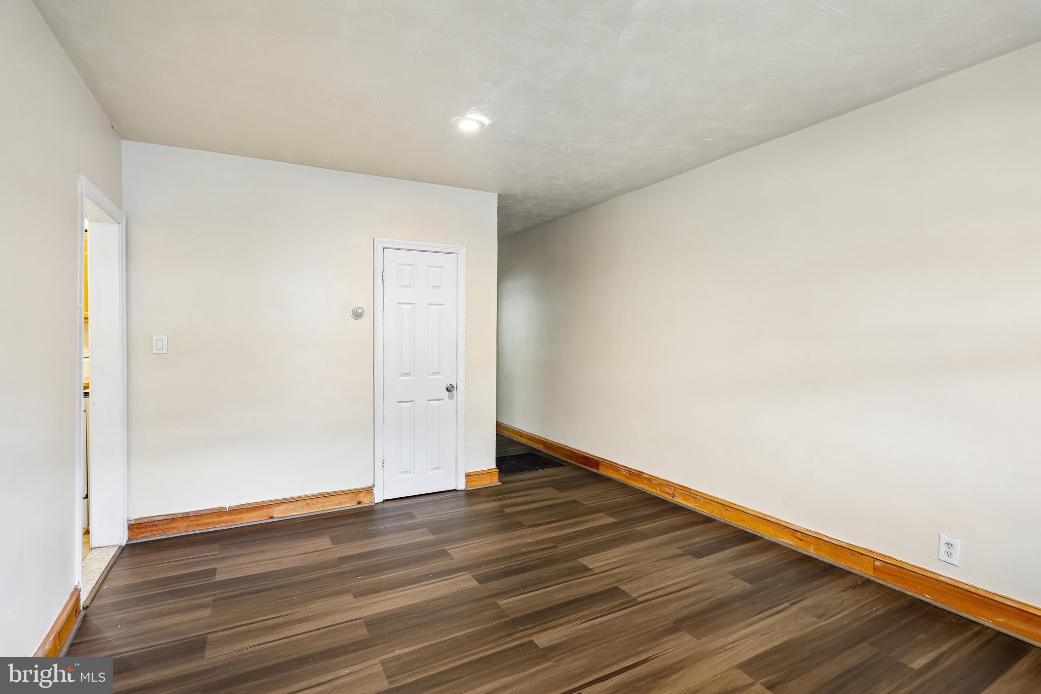 147 Denison Street Baltimore, MD 21229 - Photo 3 of 21