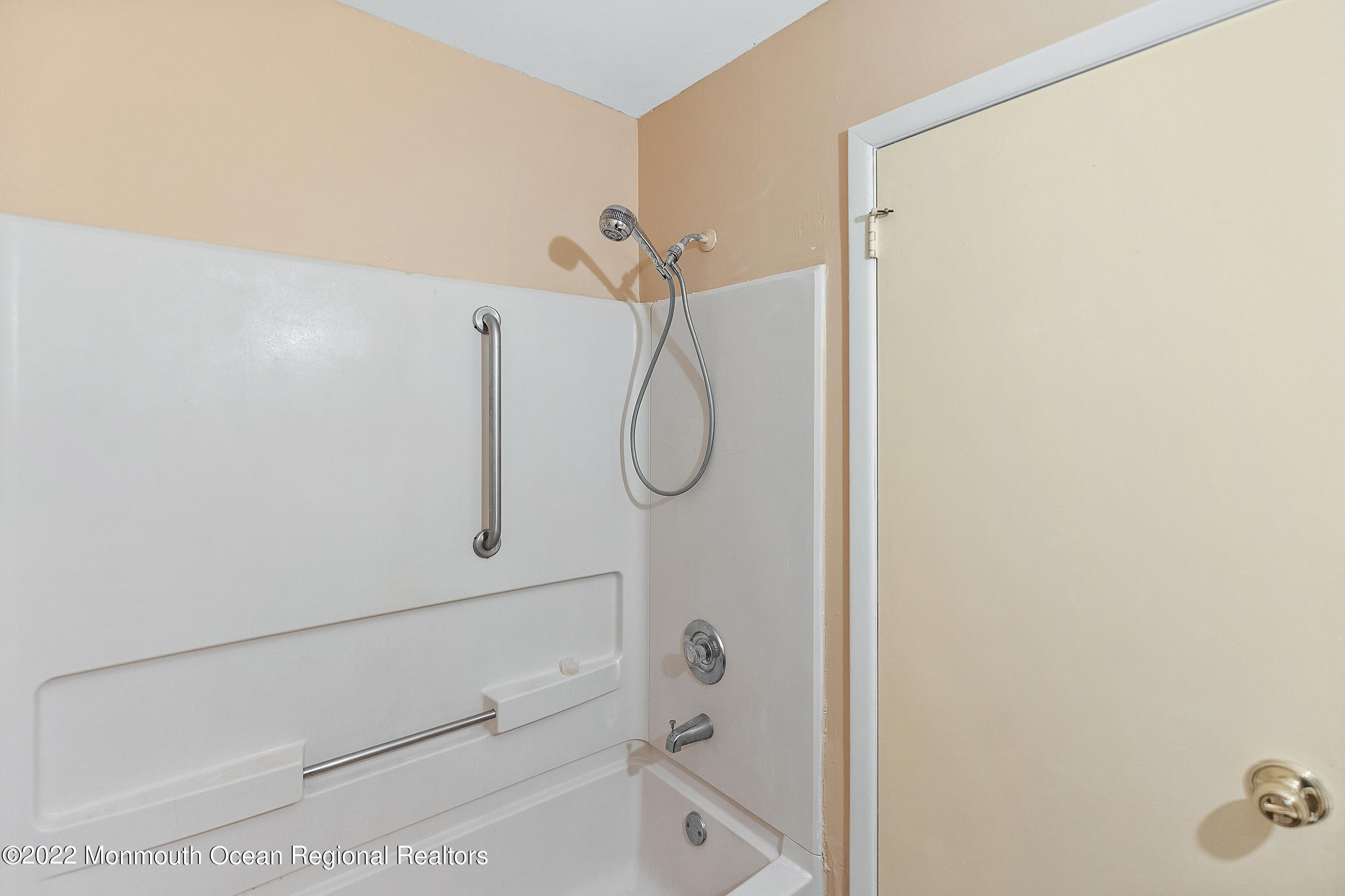 236 Ravenswood Road Englishtown, NJ 07726 - Photo 19 of 27 16