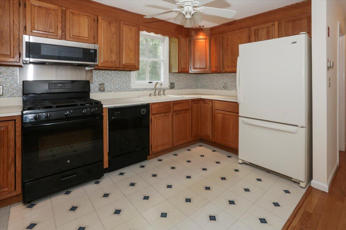 312 Cotuit Road Sandwich, MA 02563 - Photo 7 of 20 07-IMG_0230