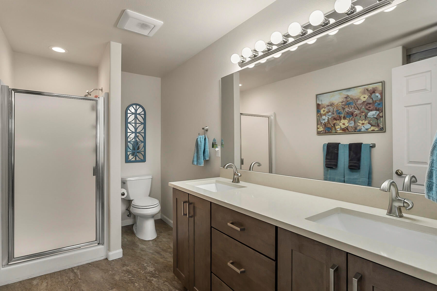 21224 Keyte Road Bend, OR 97701 - Photo 26 of 40 Primary Bathroom