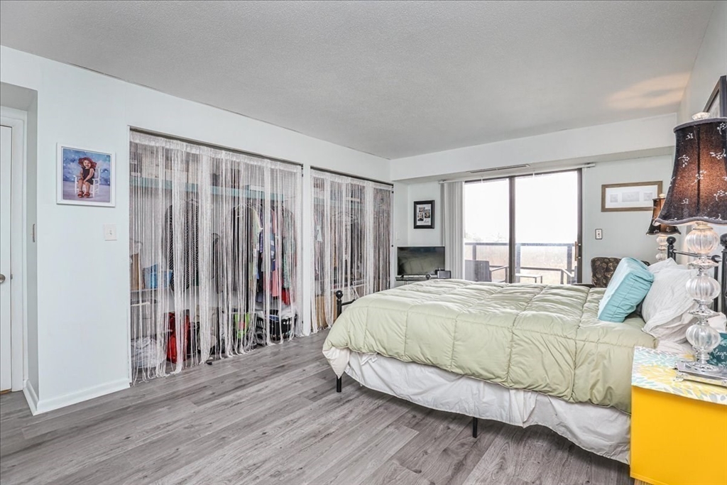 402 Paradise Road, Unit PHJ Swampscott, MA 01907 - Photo 23 of 27 a bedroom with a bed and a large window
