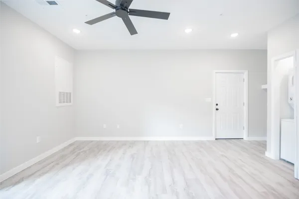 $1,350 | 2101 Reinke Road, Unit 3307, Waller, TX 77484