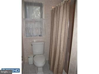 439 Camberly Road Warminster, PA 18974 - Photo 5 of 6