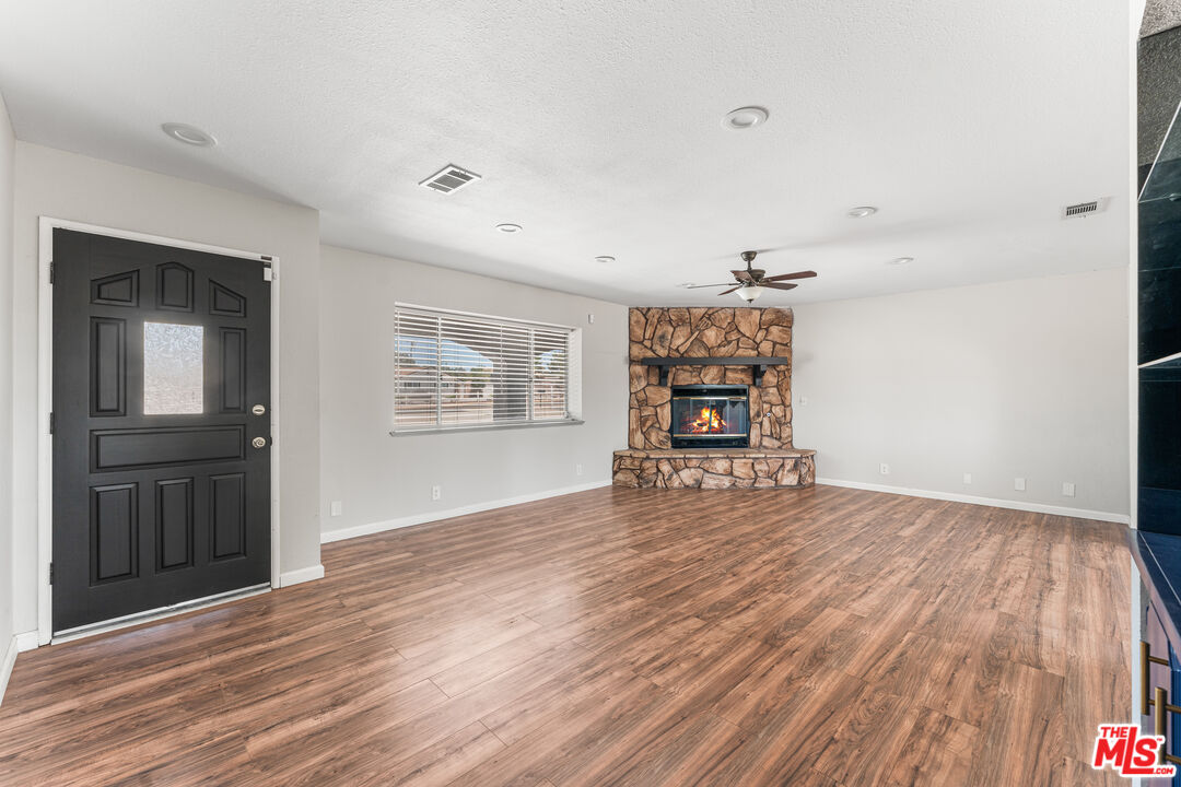 15361 Mondamon Road Apple Valley, CA 92307 - Photo 11 of 56