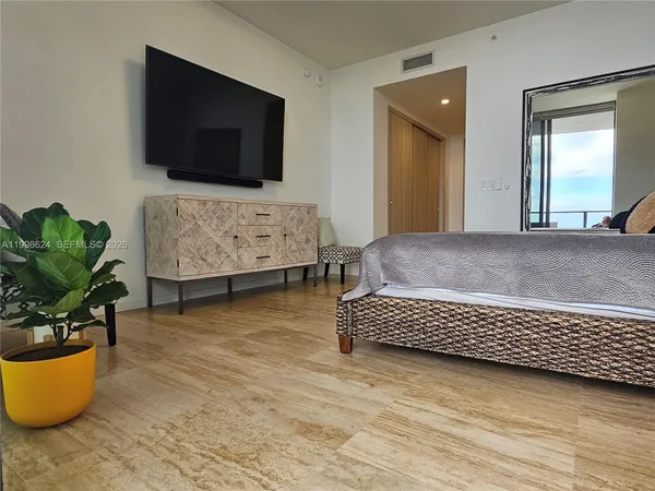 $17,000 | 1000 Brickell Plaza, Unit PH5503, Miami, FL 33131