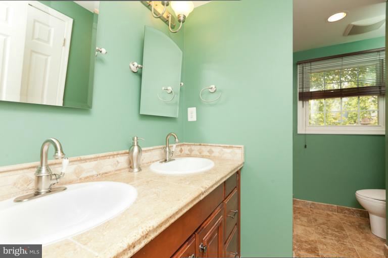 14446 Twig Road Silver Spring, MD 20905 - Photo 11 of 28 Bath