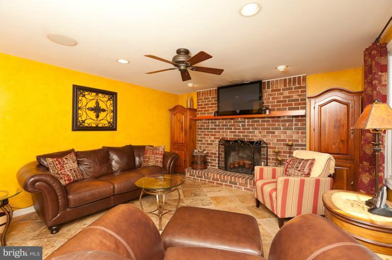 14446 Twig Road Silver Spring, MD 20905 - Photo 17 of 28 Family Room