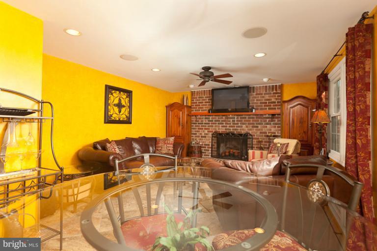14446 Twig Road Silver Spring, MD 20905 - Photo 9 of 28 Family Room
