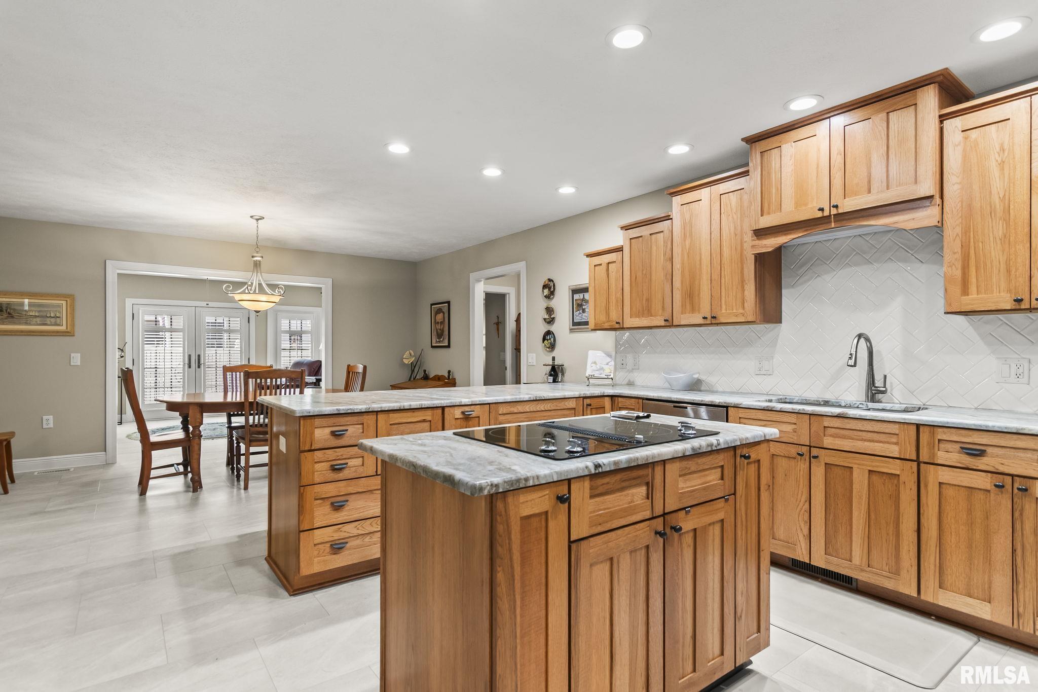 2403 Interlacken Road Springfield, IL 62704 - Photo 13 of 41