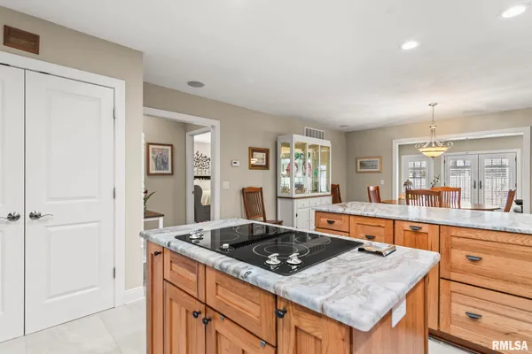 $375,000 | 2403 Interlacken Road, Springfield, IL 62704