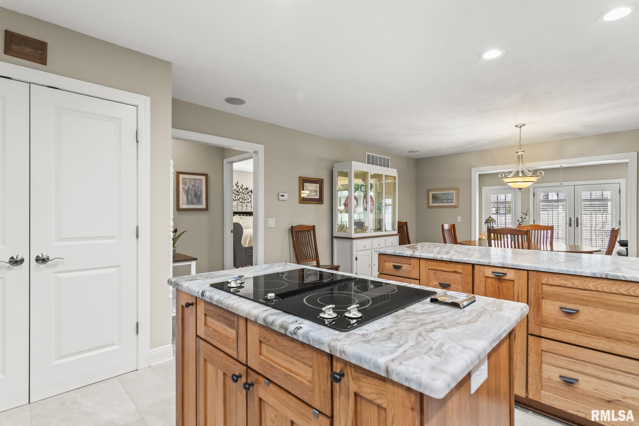 2403 Interlacken Road Springfield, IL 62704 - Photo 14 of 41