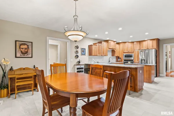 $375,000 | 2403 Interlacken Road, Springfield, IL 62704