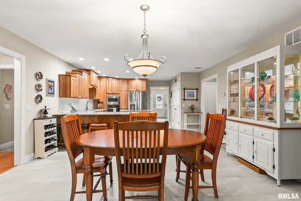 $375,000 | 2403 Interlacken Road, Springfield, IL 62704