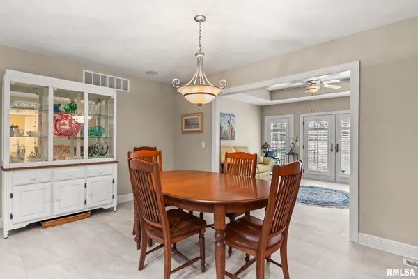 $375,000 | 2403 Interlacken Road, Springfield, IL 62704