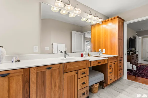 $375,000 | 2403 Interlacken Road, Springfield, IL 62704