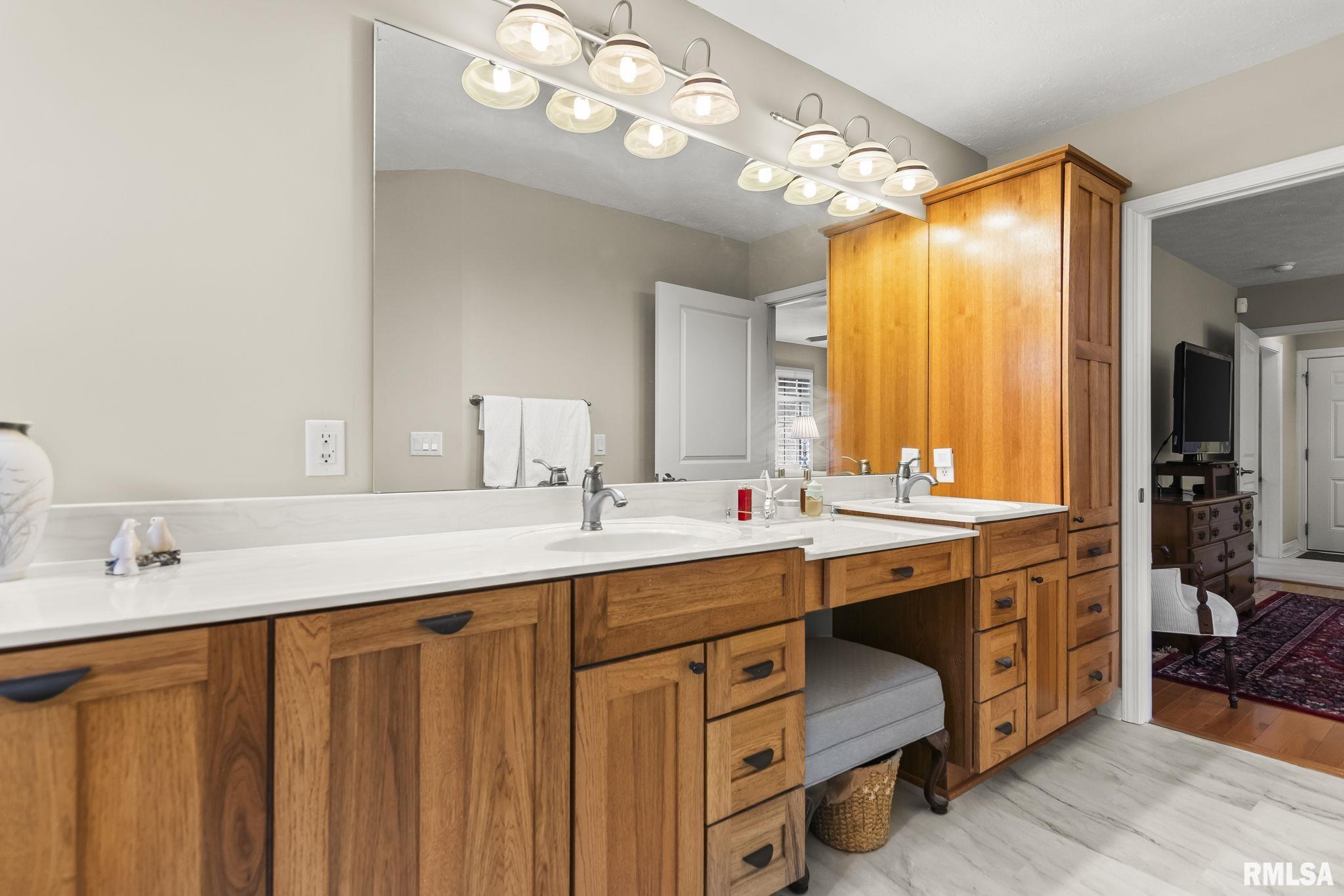 2403 Interlacken Road Springfield, IL 62704 - Photo 29 of 41