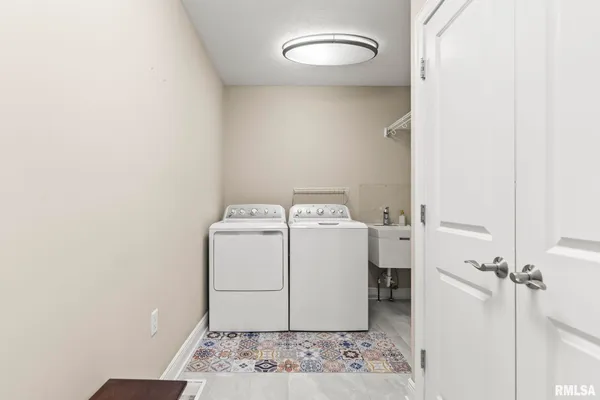 $375,000 | 2403 Interlacken Road, Springfield, IL 62704