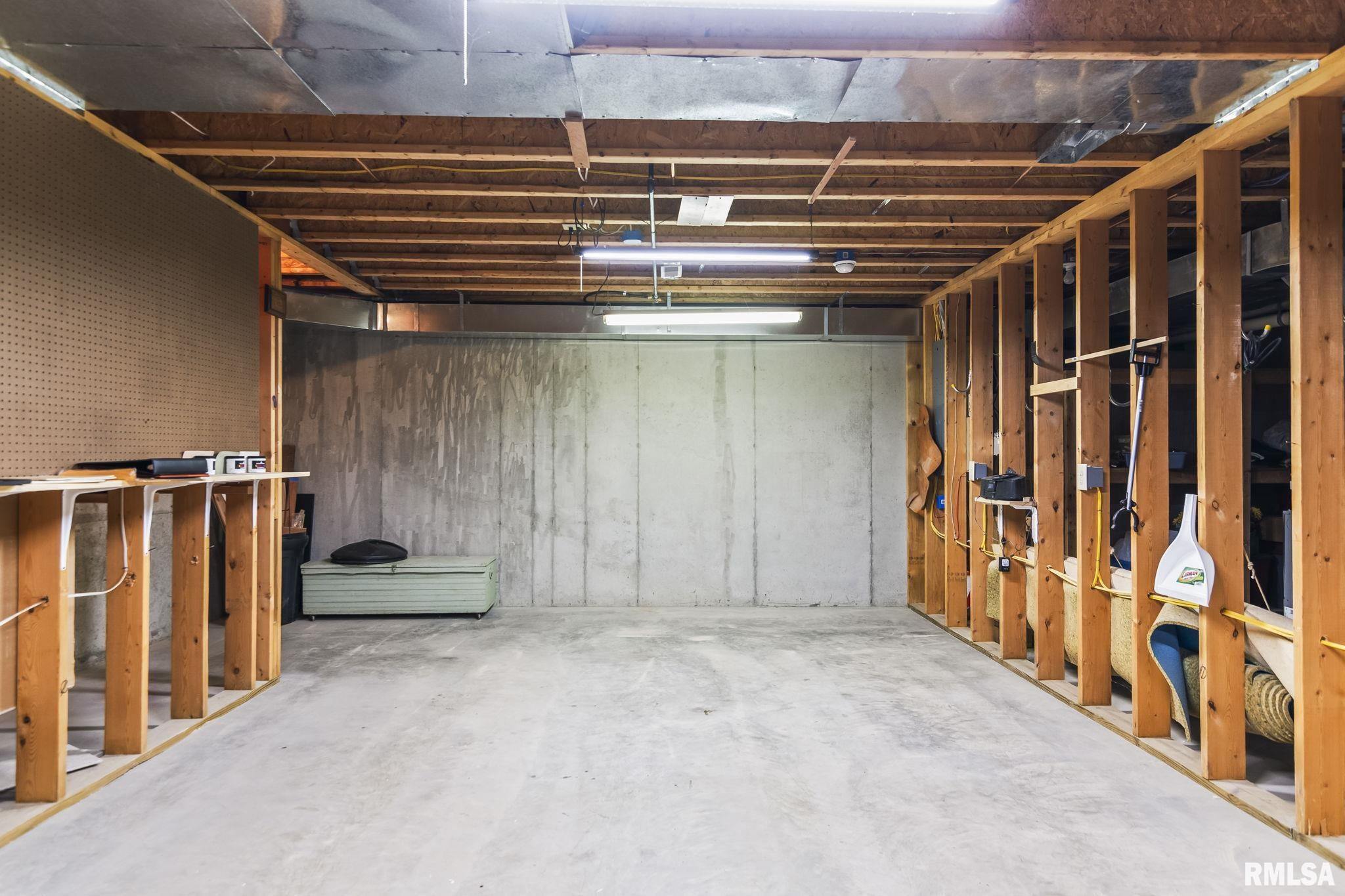 2403 Interlacken Road Springfield, IL 62704 - Photo 37 of 41