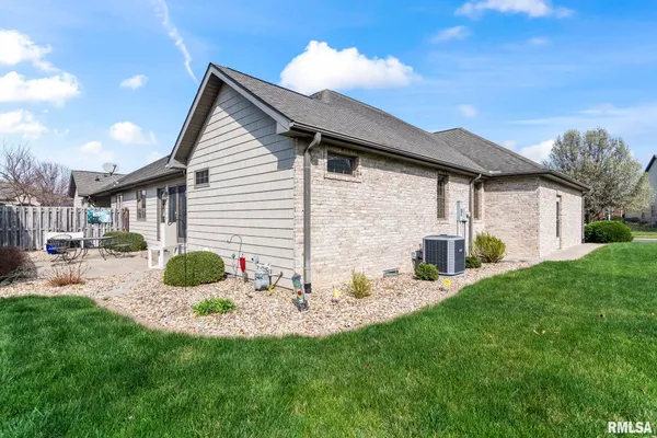 $375,000 | 2403 Interlacken Road, Springfield, IL 62704