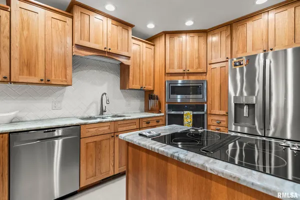 $375,000 | 2403 Interlacken Road, Springfield, IL 62704