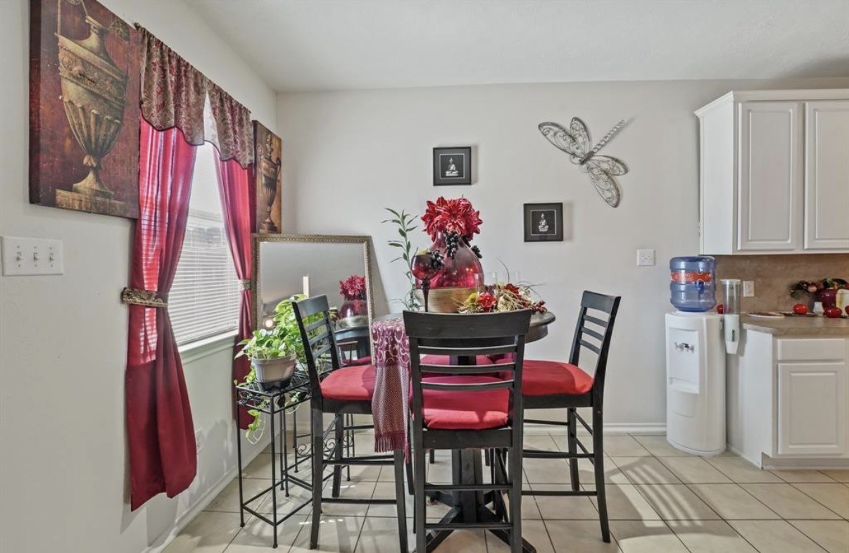 13134 Peppergate Lane Houston, TX 77044 - Photo 8 of 23 a view of a dining room with furniture and a potted plant