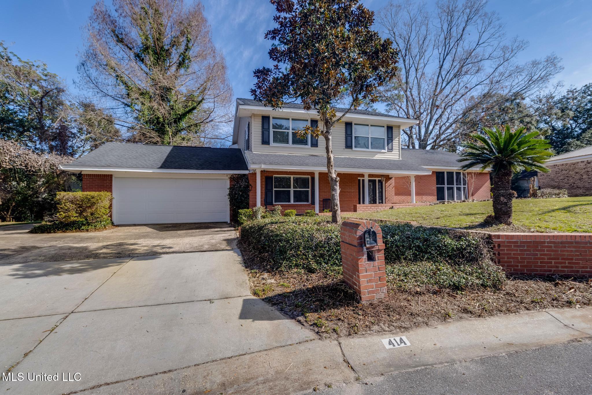 414 Christi Lane Biloxi, MS 39531 - Photo 2 of 33 IMG_5477