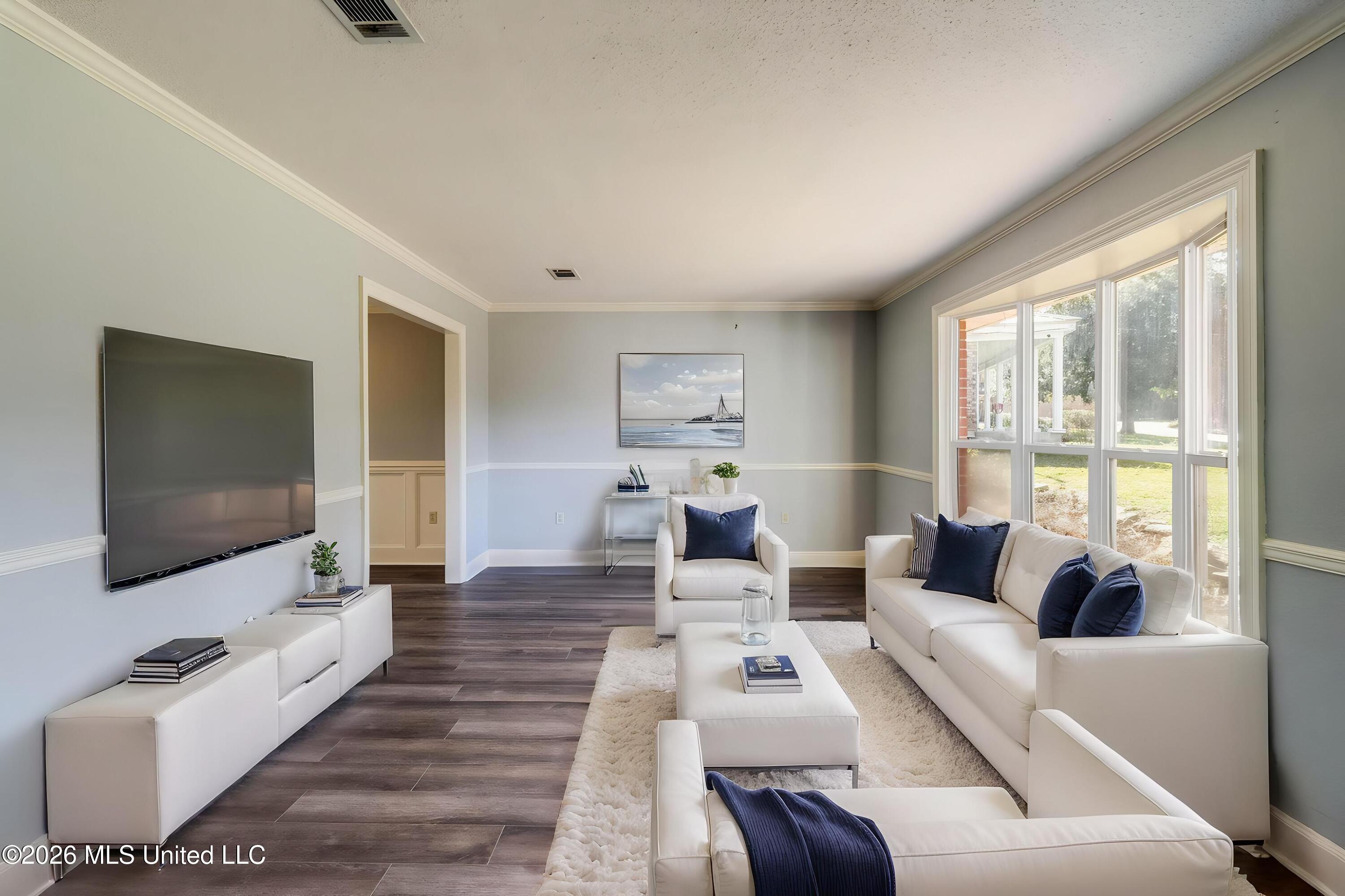 414 Christi Lane Biloxi, MS 39531 - Photo 7 of 39 IMG_5360-2 - Living Room - Modern - 3