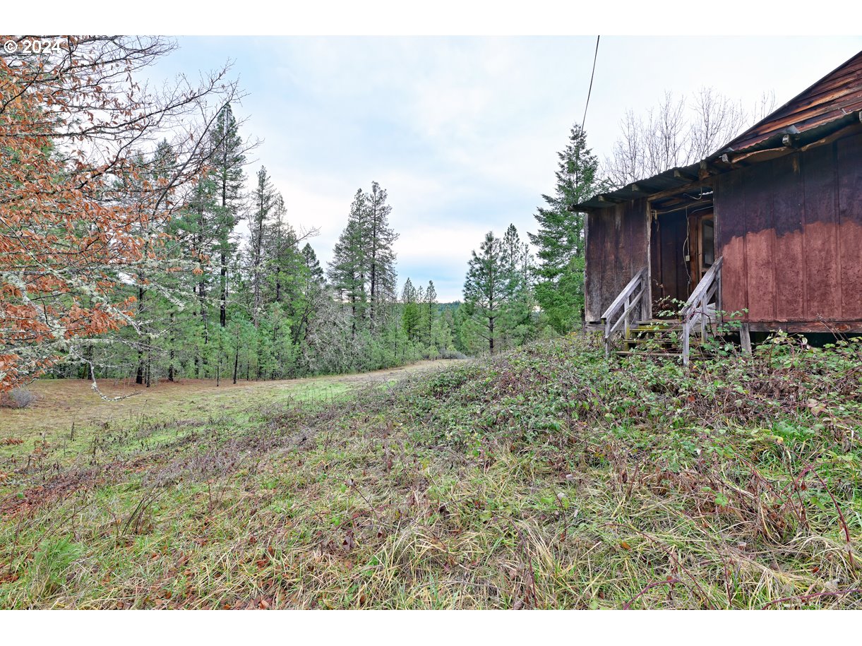 2526 Cobleigh Road Eagle Point, OR 97524 - Photo 10 of 28 Gallery Image 10