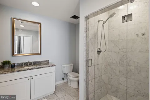 $515,000 | 1811 Chestnut Street, Unit 301, Philadelphia, PA 19103