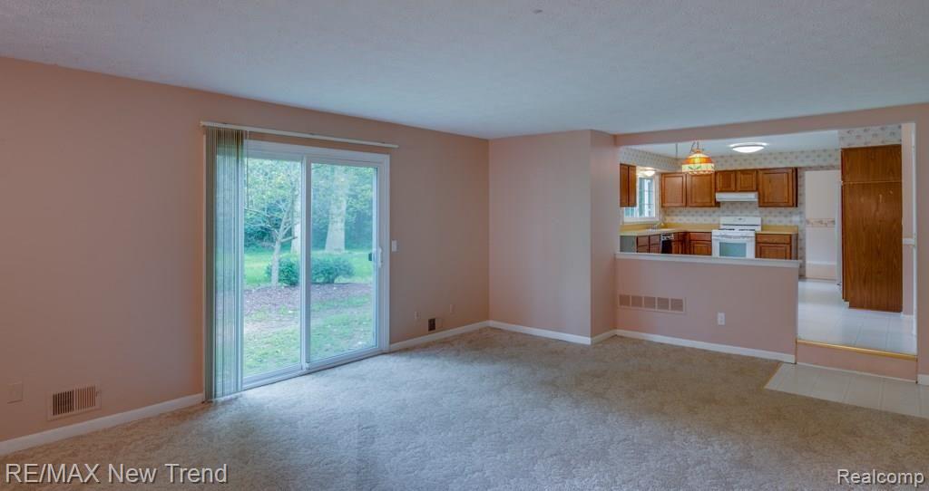 35962 Fredericksburg Road Farmington Hills, MI 48331 - Photo 9 of 21